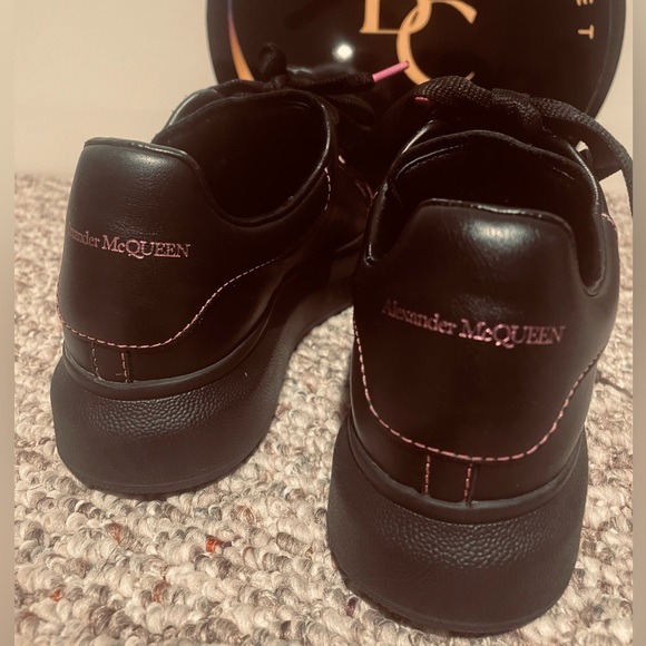 Alexander McQueen Size 1 - Picture 2 of 2